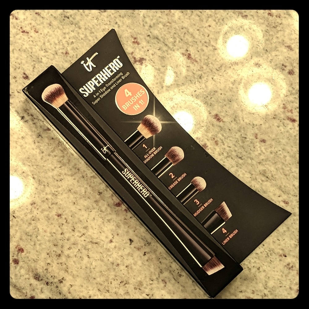 It superhero 4 in 1 brush